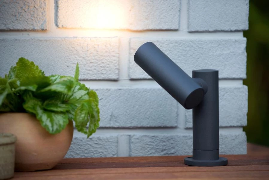 Lucide TATUM - Gartenstrahler - LED - 1x5W 3000K - IP65 - Anthrazit - Atmosphäre 1
